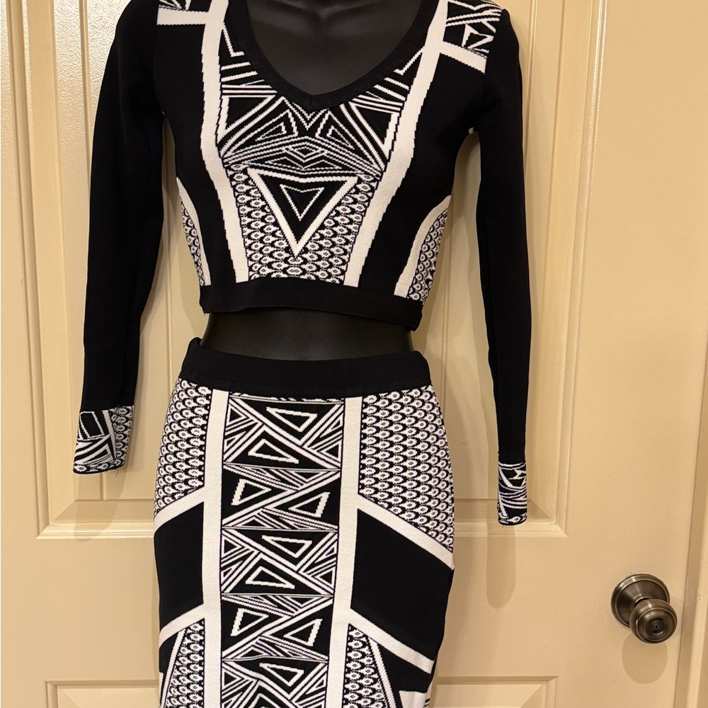 bebe 2 pieces Black/White Patterned Pencil Skirt bandage style long sleeve XS